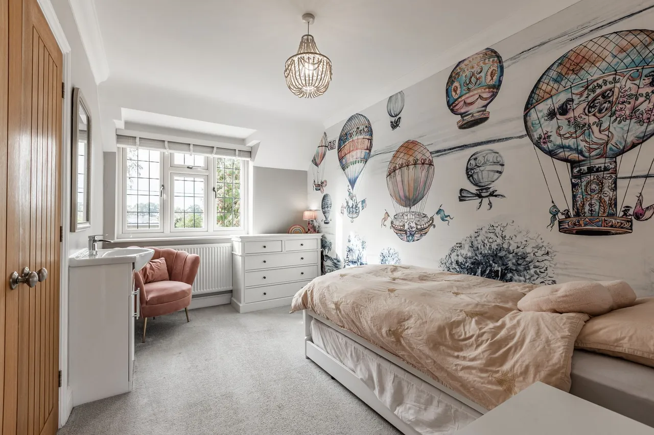 Impressive Four Bedroom Detached Home, photo 18