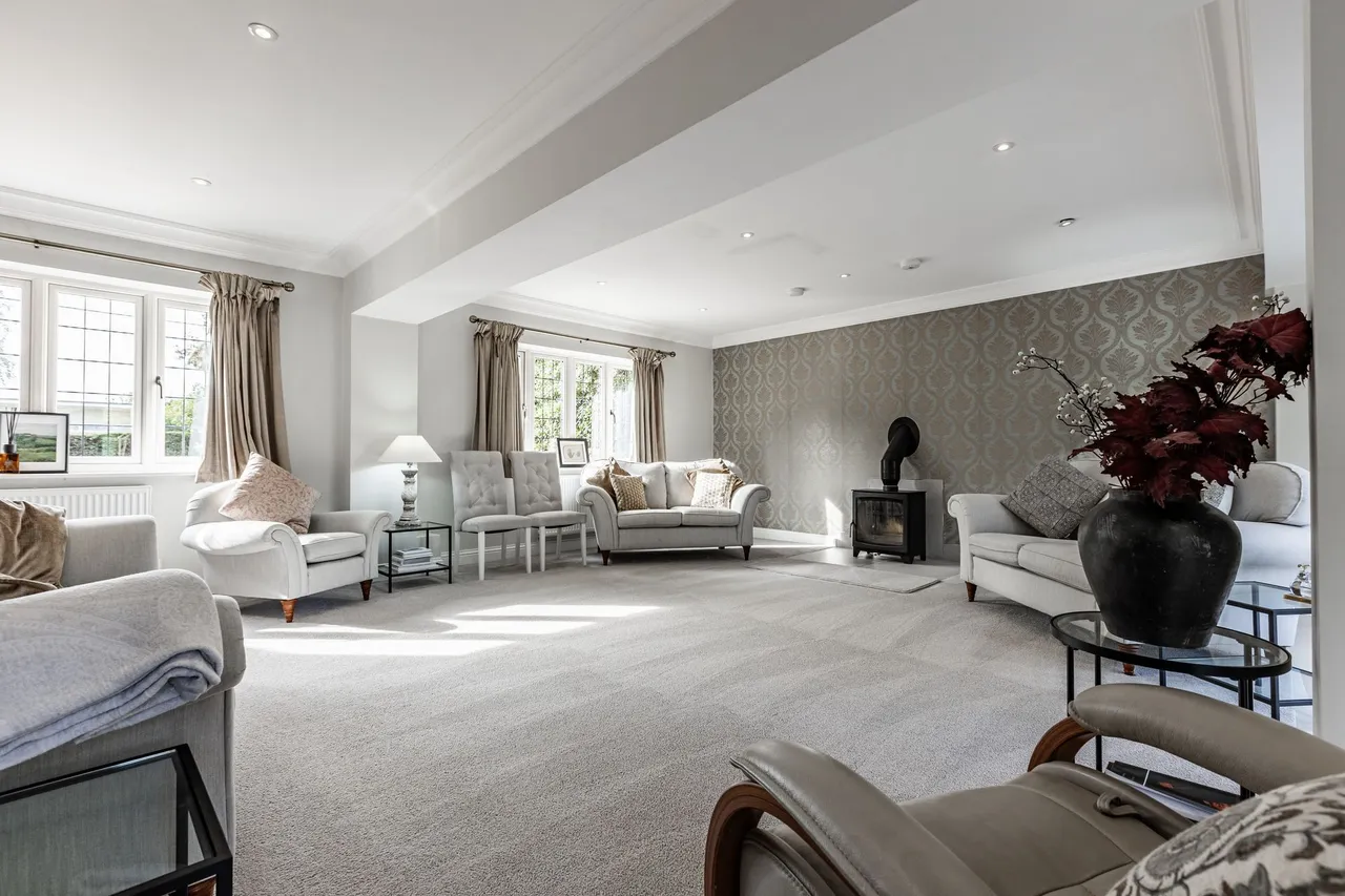 Impressive Four Bedroom Detached Home, photo 12
