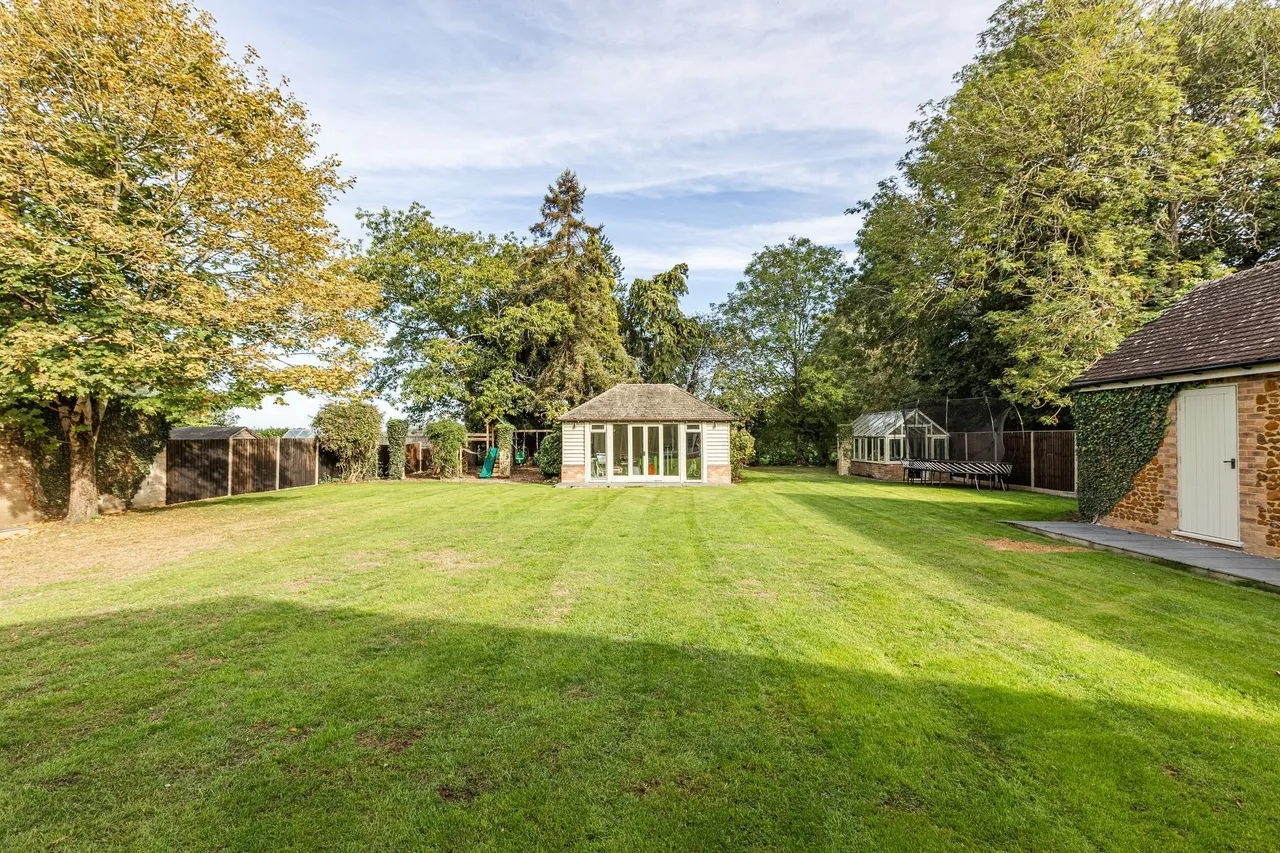 Impressive Four Bedroom Detached Home, photo 24