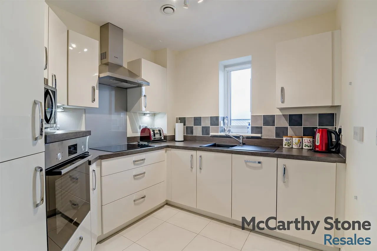 St. Ann Way, Gloucester, GL2, photo 7
