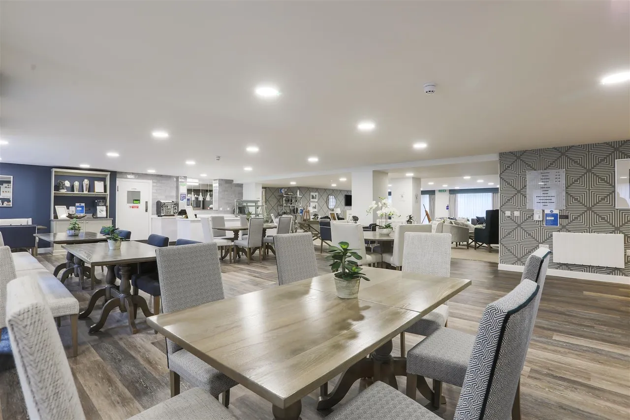 St. Ann Way, Gloucester, GL2, photo 18