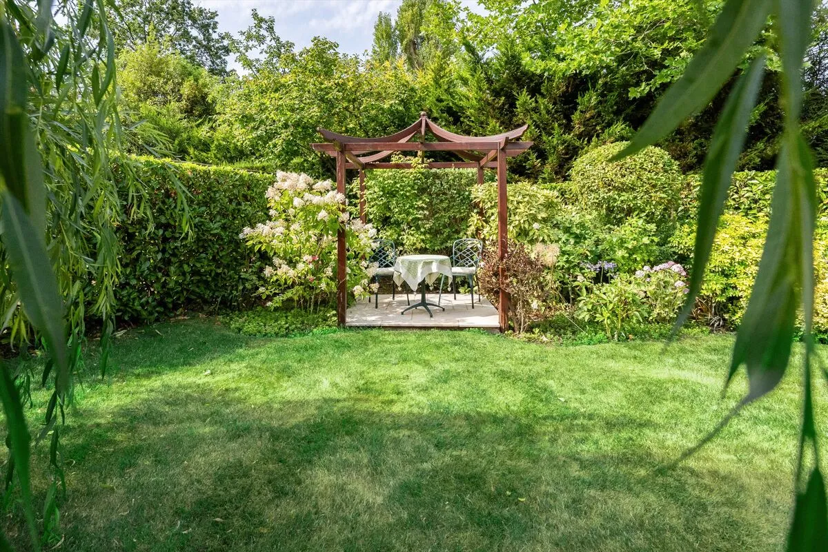 Norrels Drive, East Horsley, KT24, photo 27
