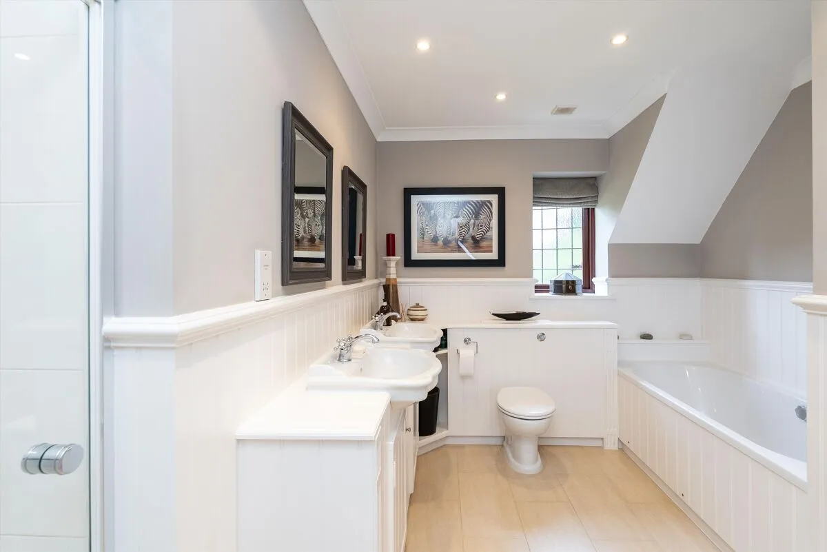 Norrels Drive, East Horsley, KT24, photo 19