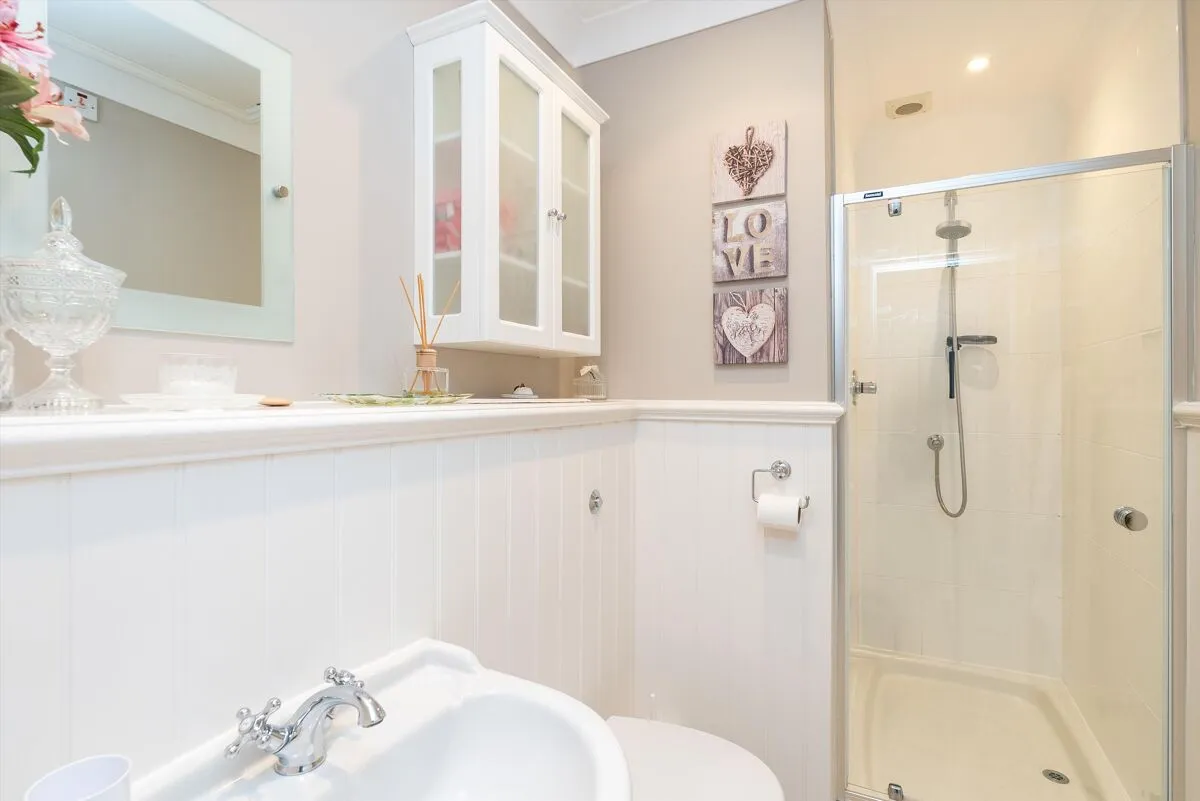 Norrels Drive, East Horsley, KT24, photo 20