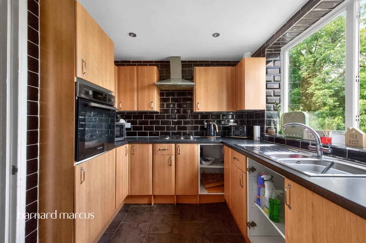 Merefield Gardens, Tadworth, photo 3
