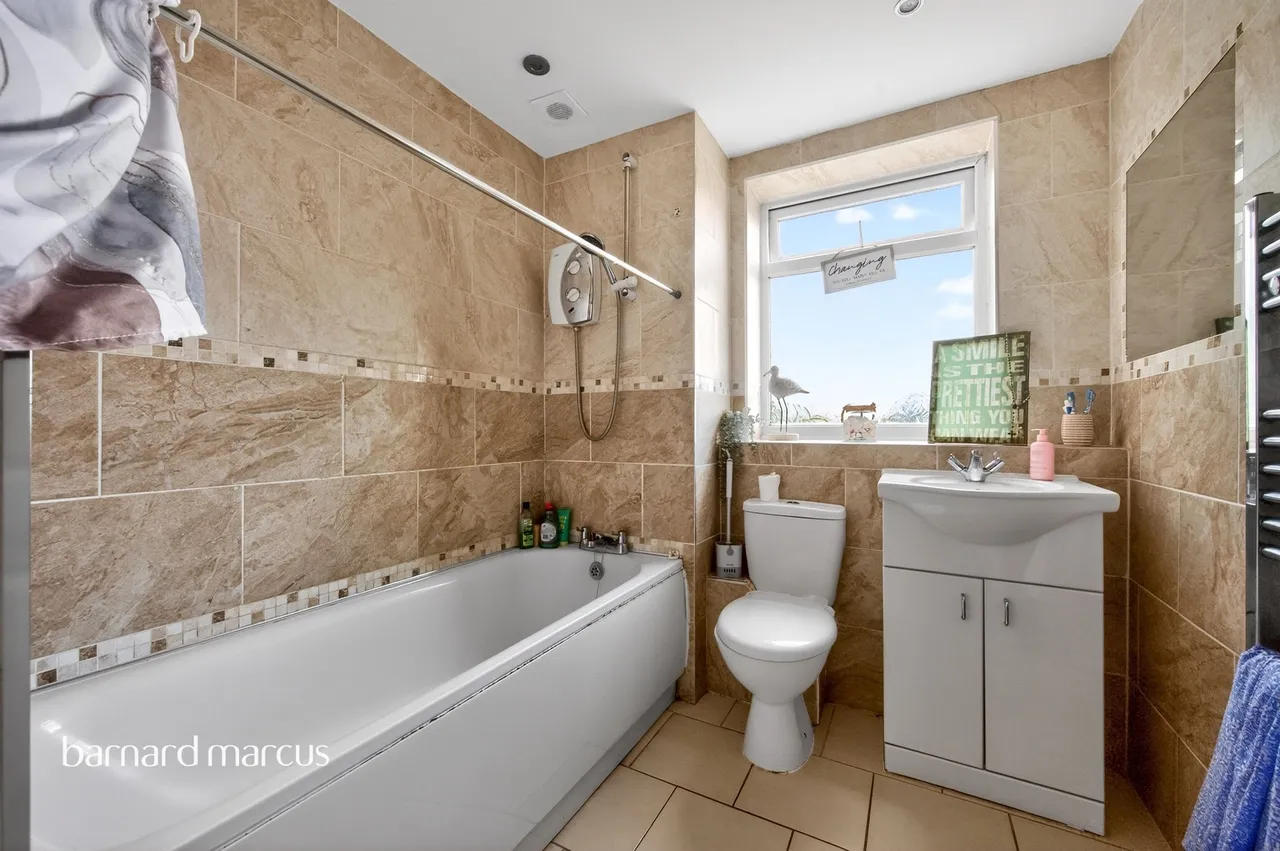 Merefield Gardens, Tadworth, photo 6