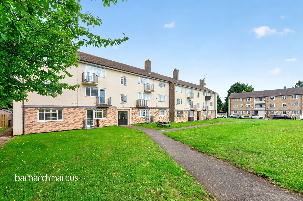2 bed flat for sale — Merefield Gardens, Tadworth