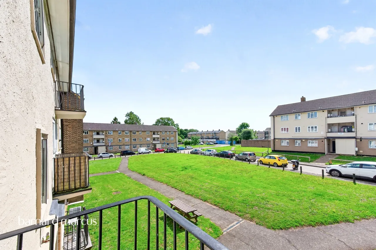 Merefield Gardens, Tadworth, photo 7