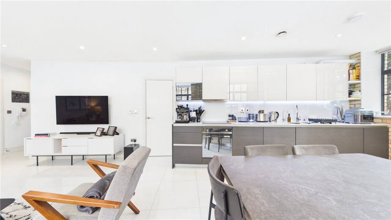2 bed flat for sale — Rampart Street, London, E1