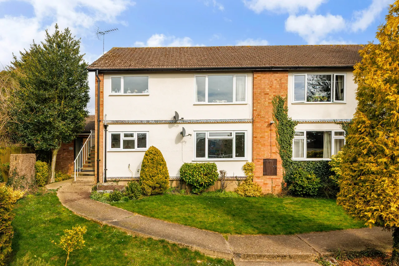 2 bed flat for sale, Hill Close, Harpenden, AL5