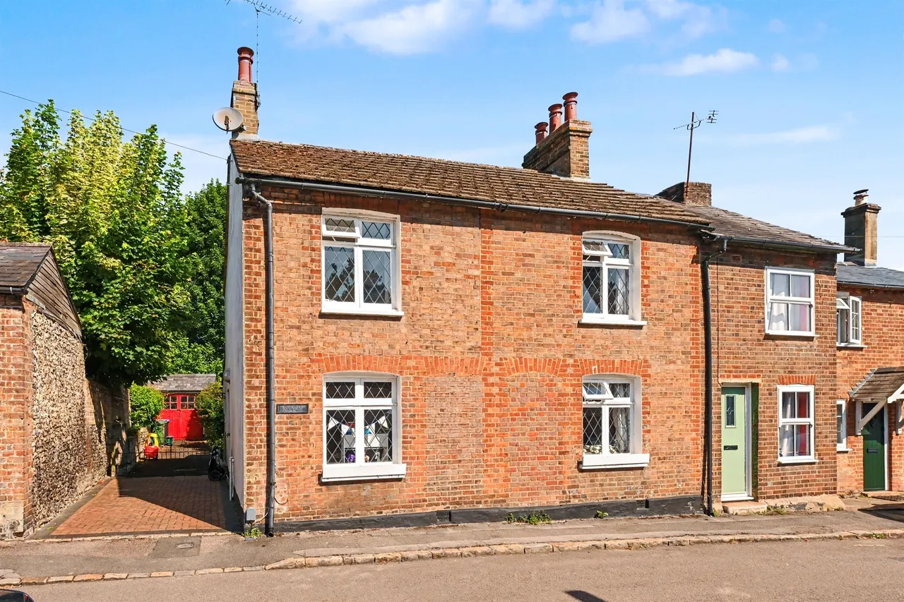 4 bed house for sale — King Street, Tring