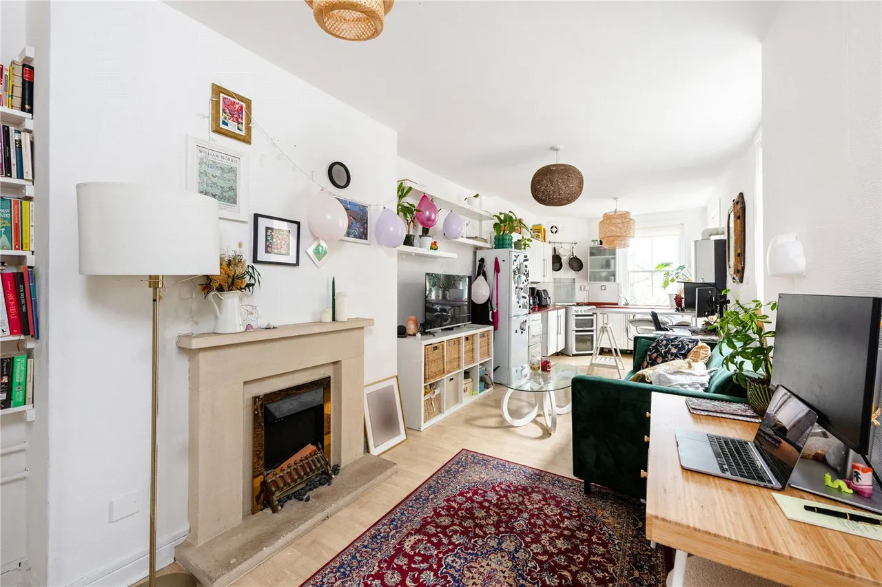 2 bed flat for sale — Green Lanes, London, N16