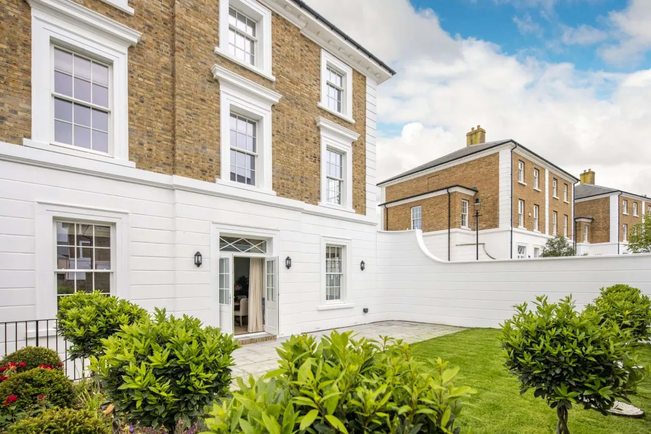 Empyrean, Peninsula View & Halstock Place, Halstock Street, Poundbury, Dorchester, DT1 3FW, photo 3