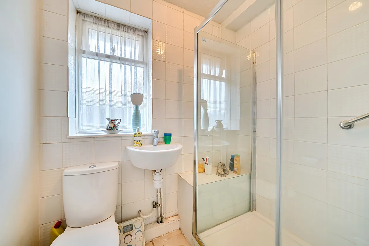 Trevor Close, Northolt, UB5, photo 9