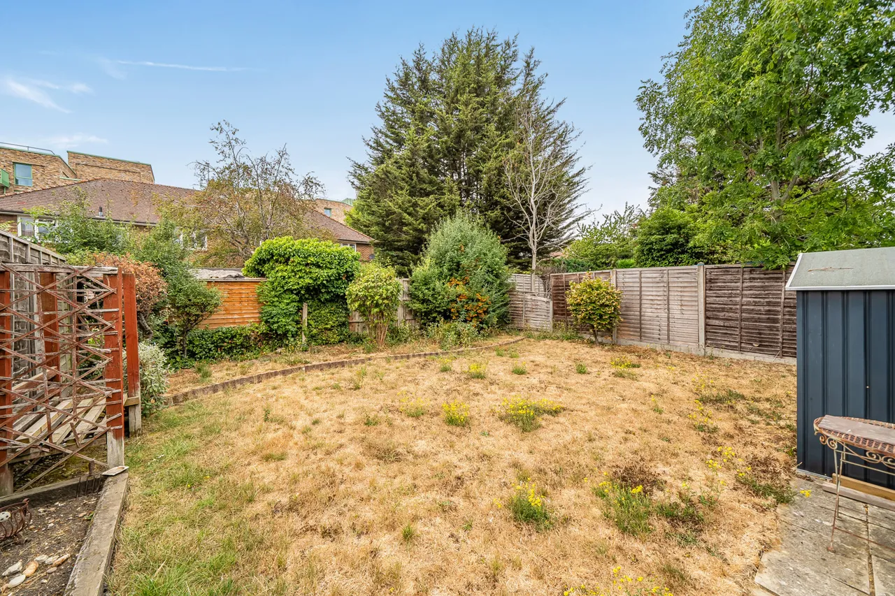 Trevor Close, Northolt, UB5, photo 10