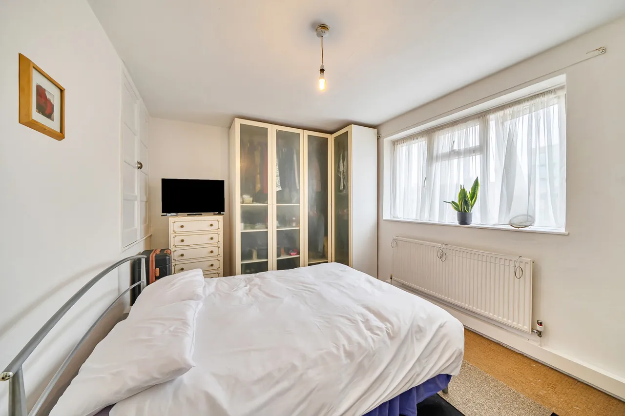 Trevor Close, Northolt, UB5, photo 17