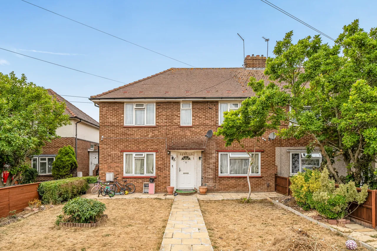 Trevor Close, Northolt, UB5, photo 14