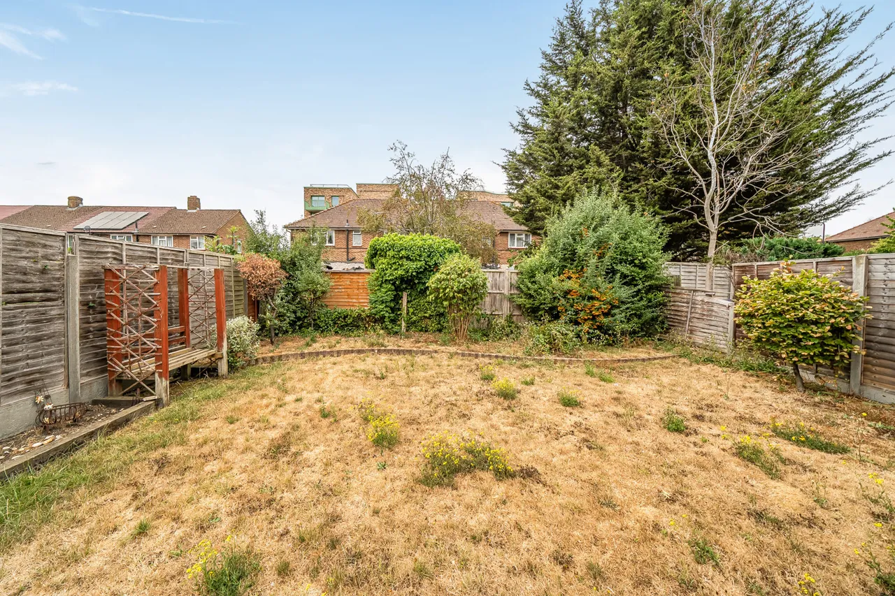 Trevor Close, Northolt, UB5, photo 15