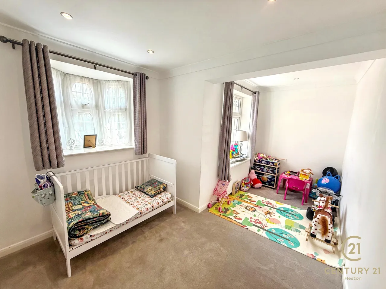 Burns Way, Hounslow, TW5, photo 22
