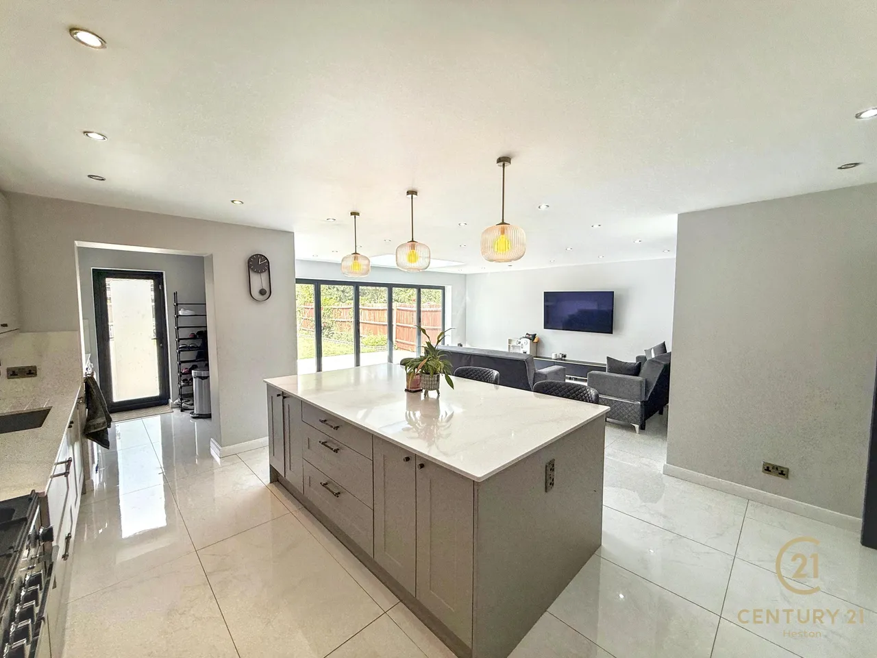 Burns Way, Hounslow, TW5, photo 10