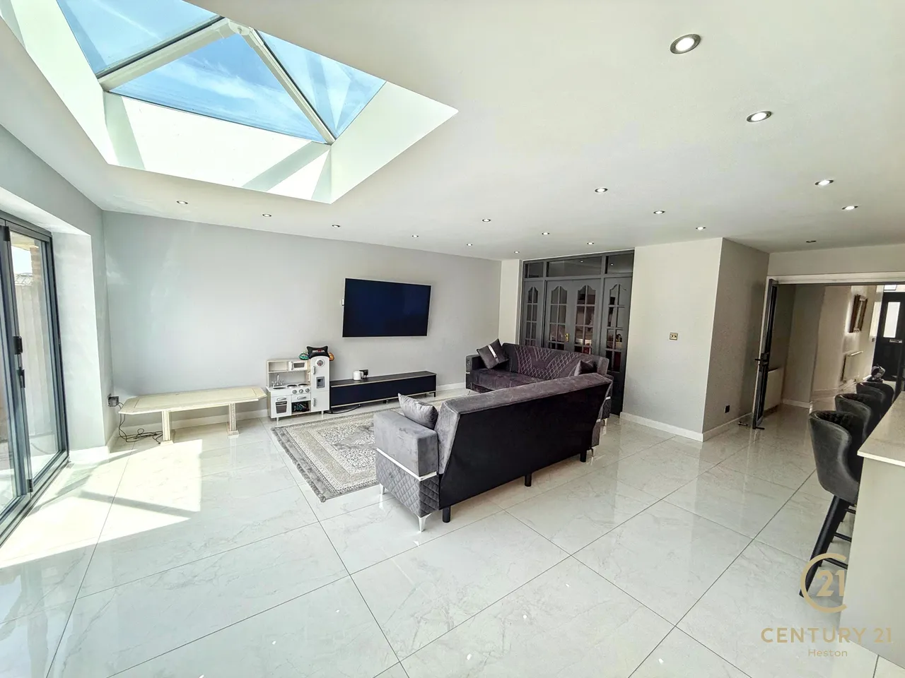 Burns Way, Hounslow, TW5, photo 7
