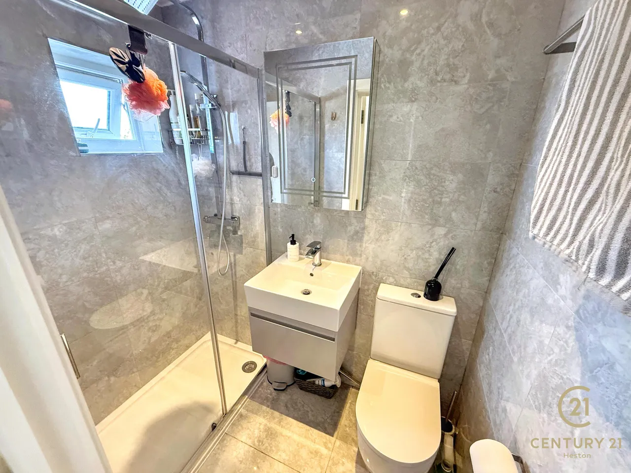 Burns Way, Hounslow, TW5, photo 18