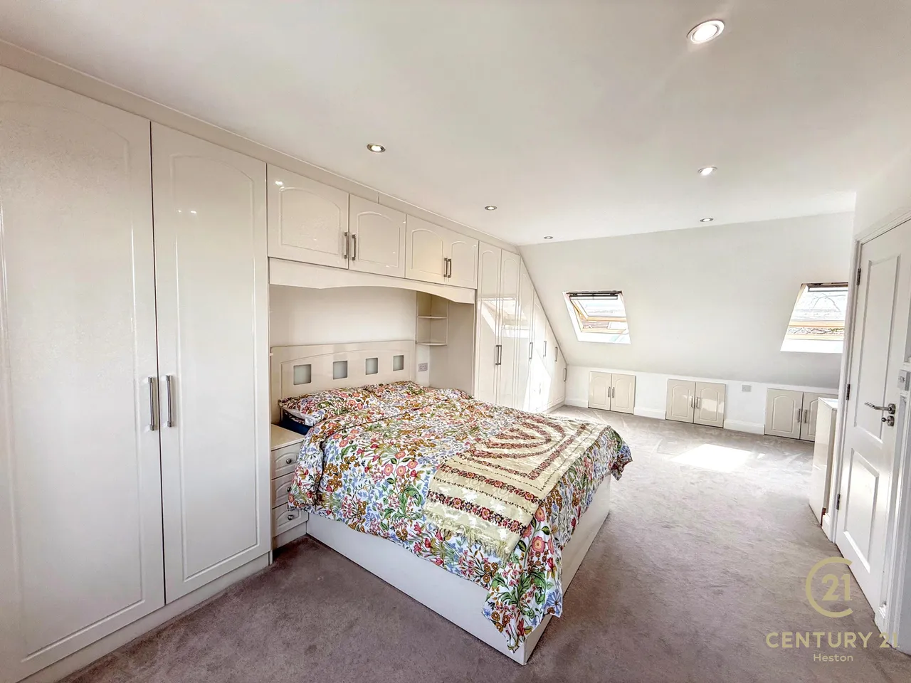 Burns Way, Hounslow, TW5, photo 24