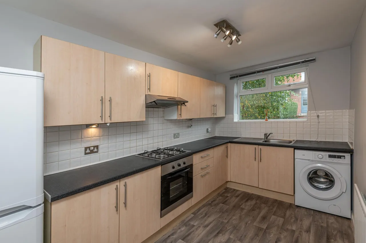 Gledhow Wood Avenue, Roundhay, LS8, photo 2