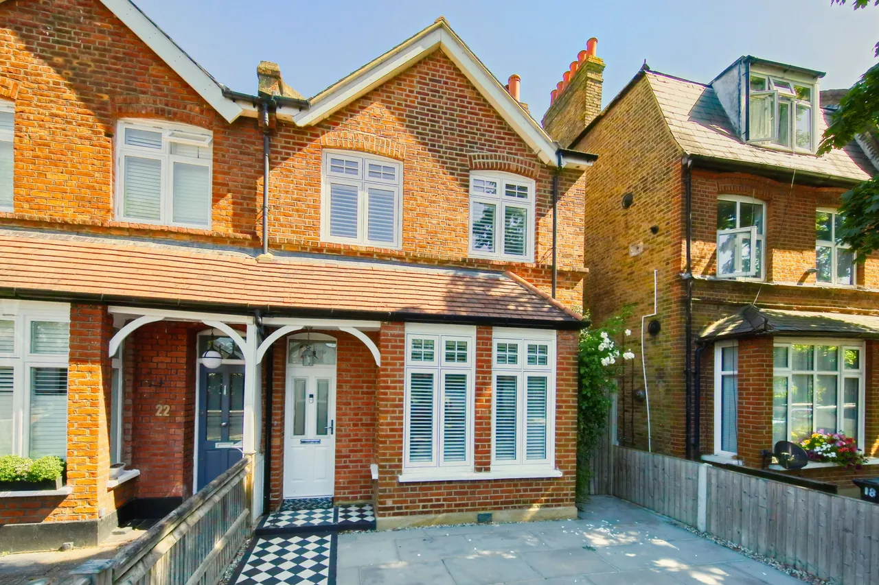 5 bed house for sale — Cedars Road, Hampton Wick, KT1 4BE