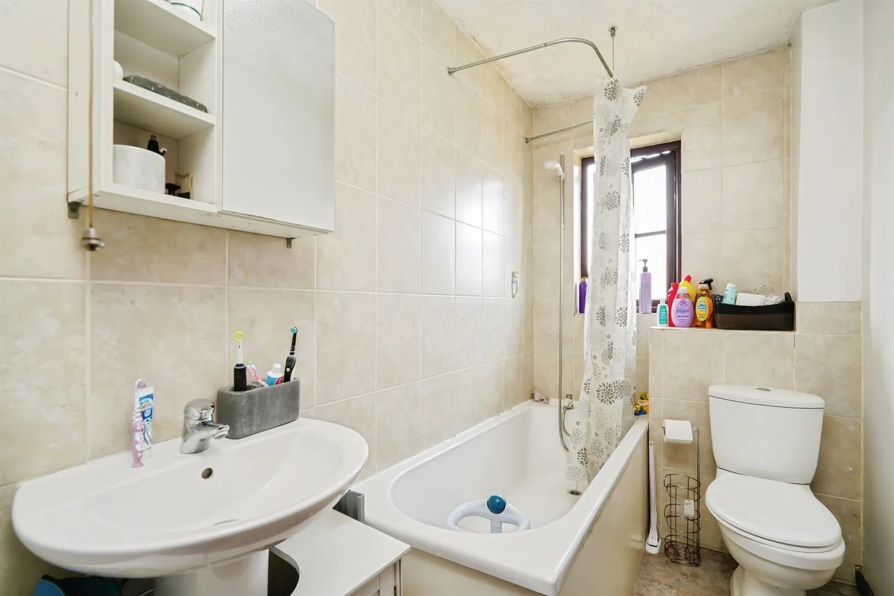 Waites Close, Aston, Bampton, photo 8