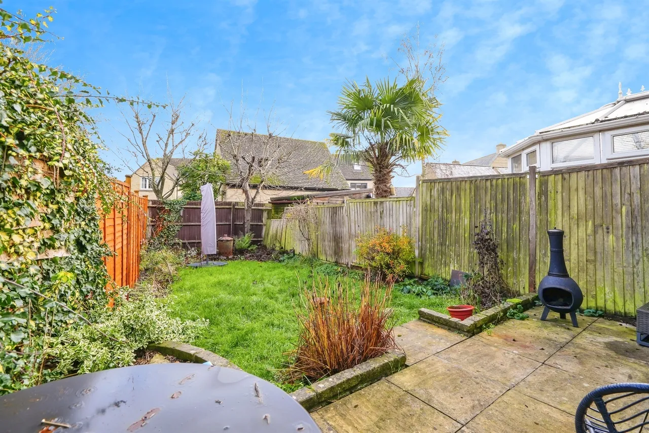 Waites Close, Aston, Bampton, photo 10