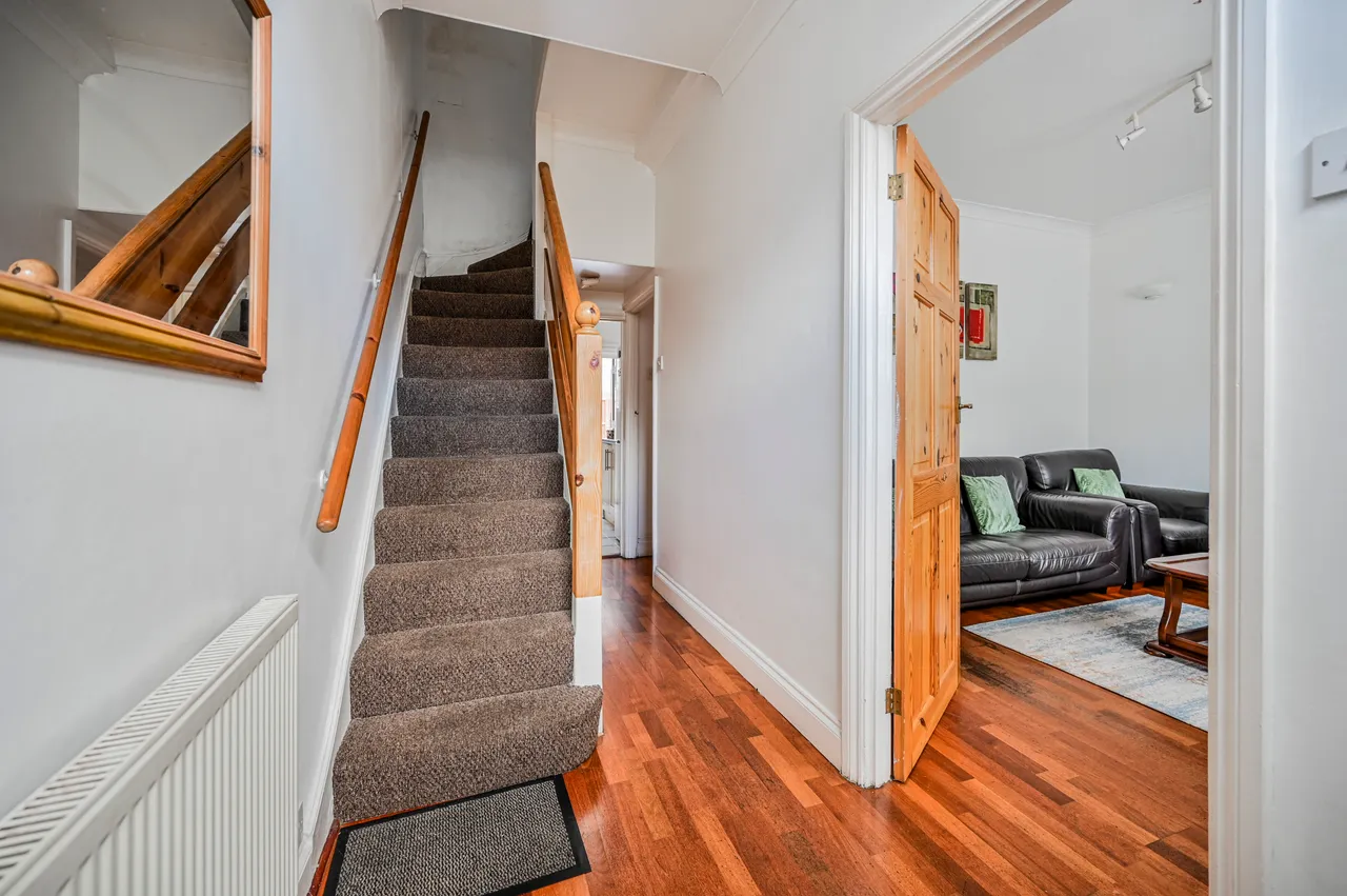 25 Scarborough Road, London, photo 12