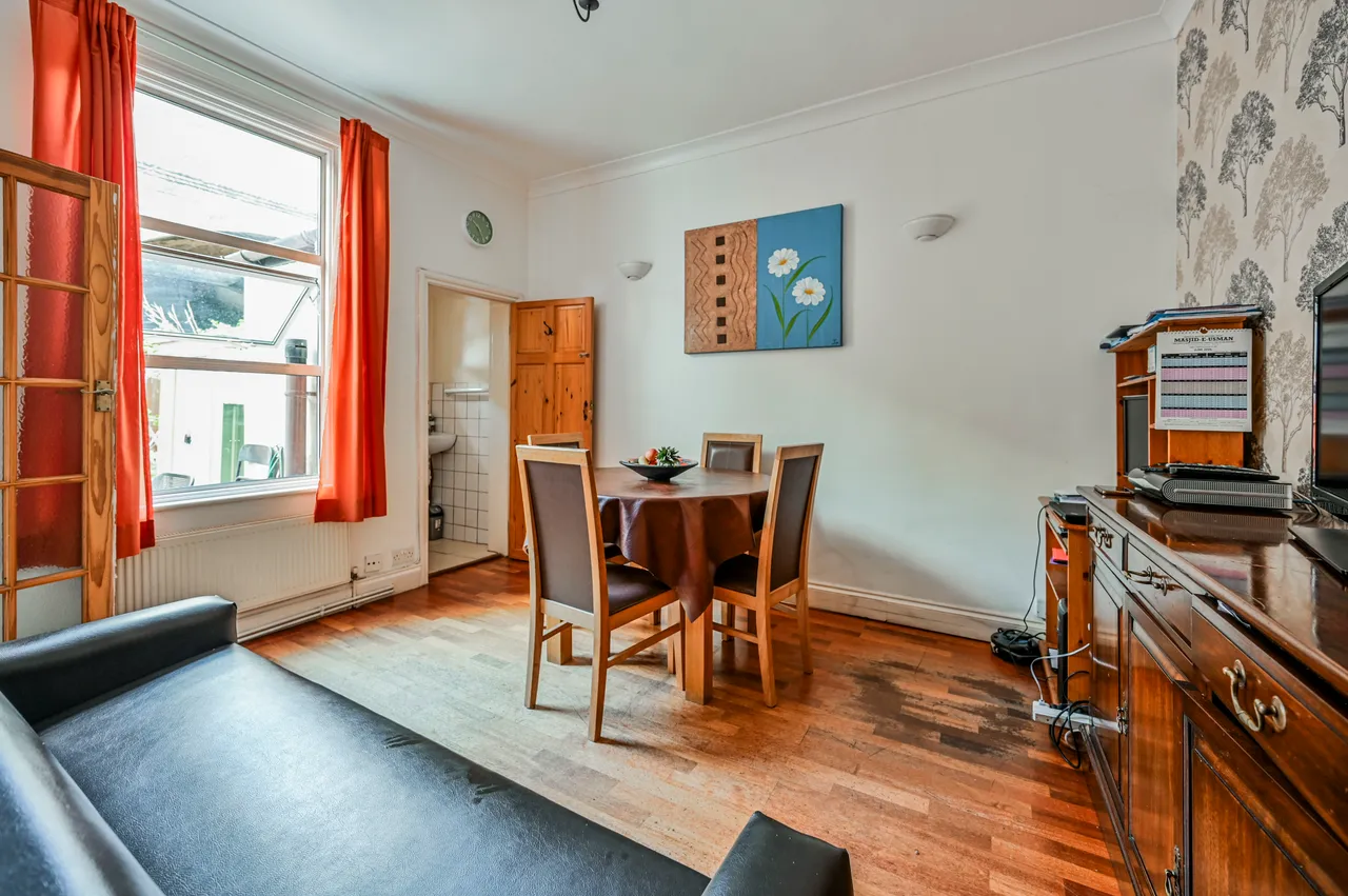 25 Scarborough Road, London, photo 3