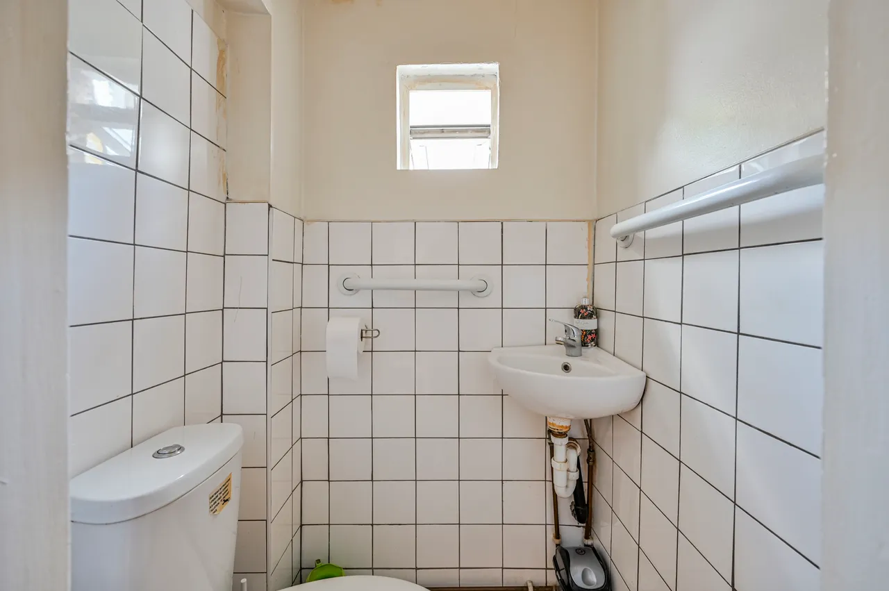 25 Scarborough Road, London, photo 9