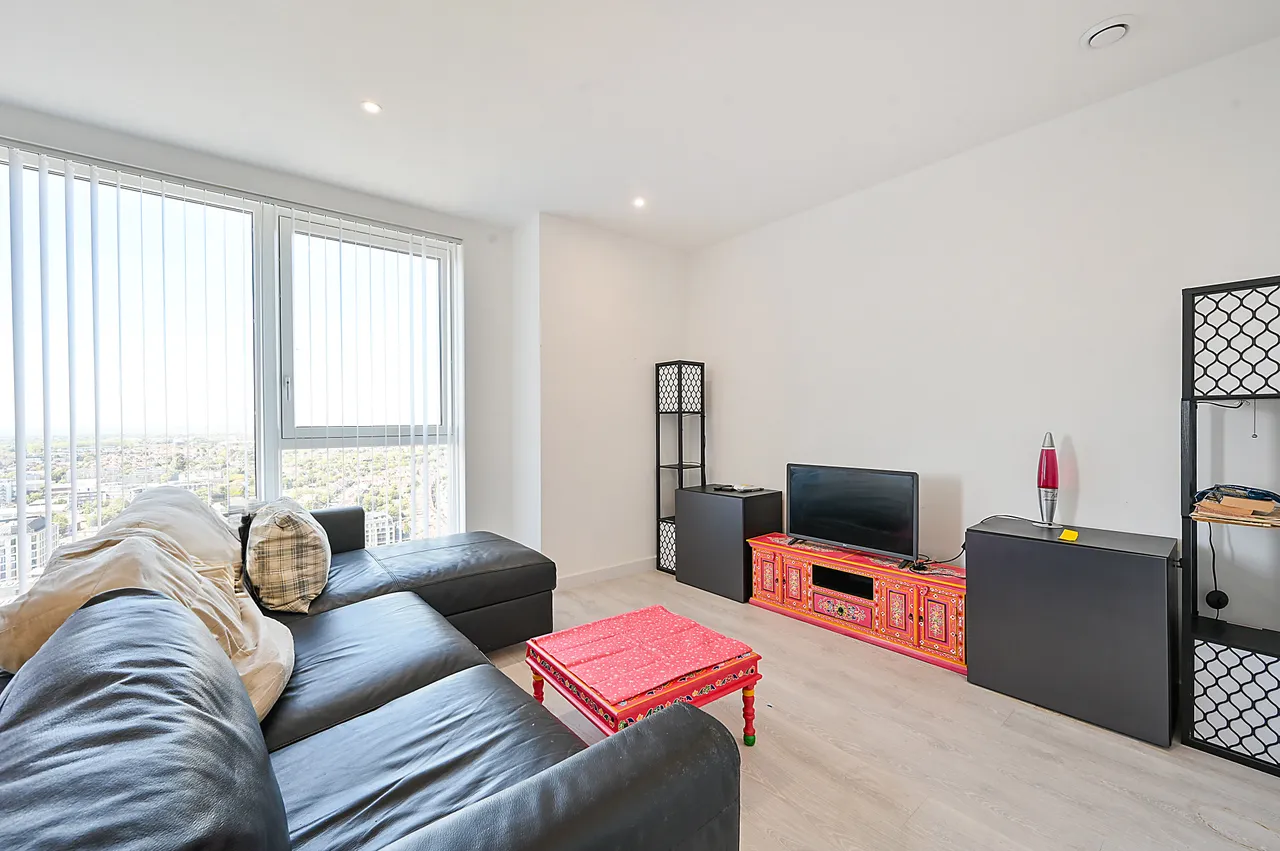 Flat 160, Barratt House, Hounslow, photo 3