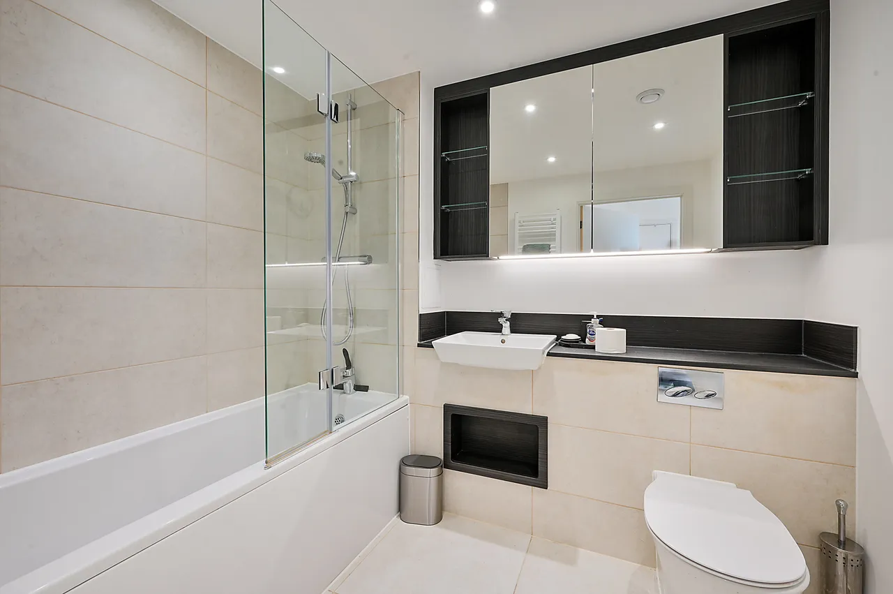 Flat 160, Barratt House, Hounslow, photo 5