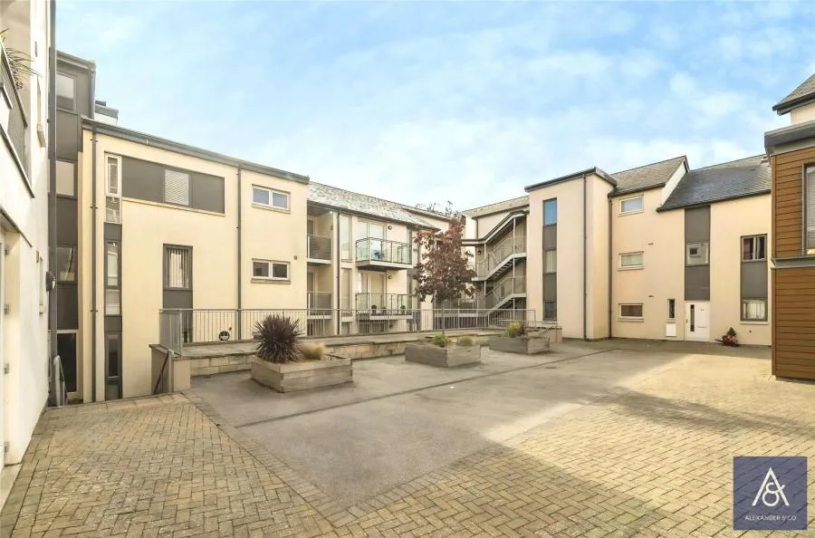 2 bed flat for sale, Burgess Square, Brackley, NN13