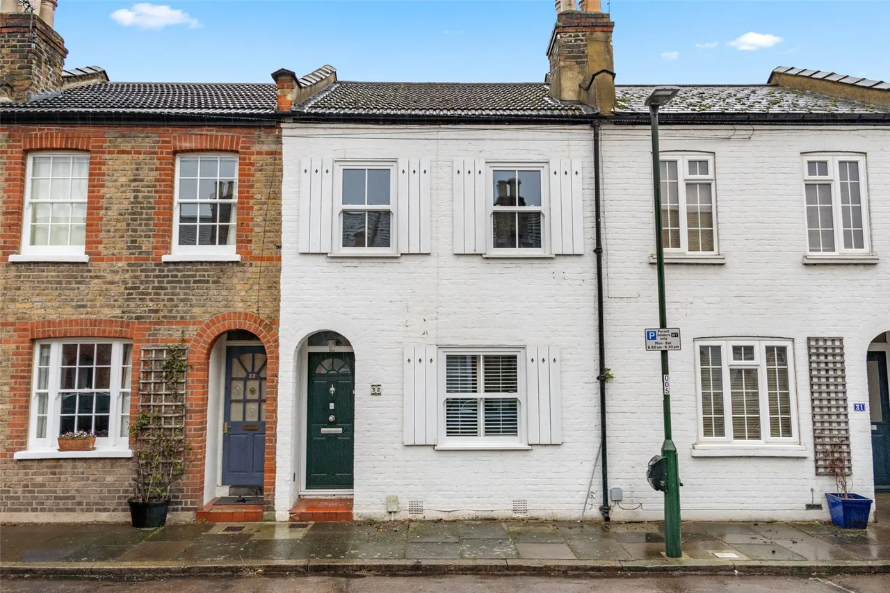 2 bed house for sale — Warwick Road, Twickenham, TW2 6SW