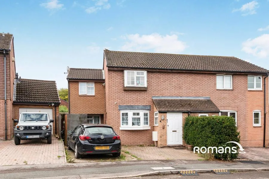 4 bed house to rent, Tippet Gardens, Basingstoke, RG22