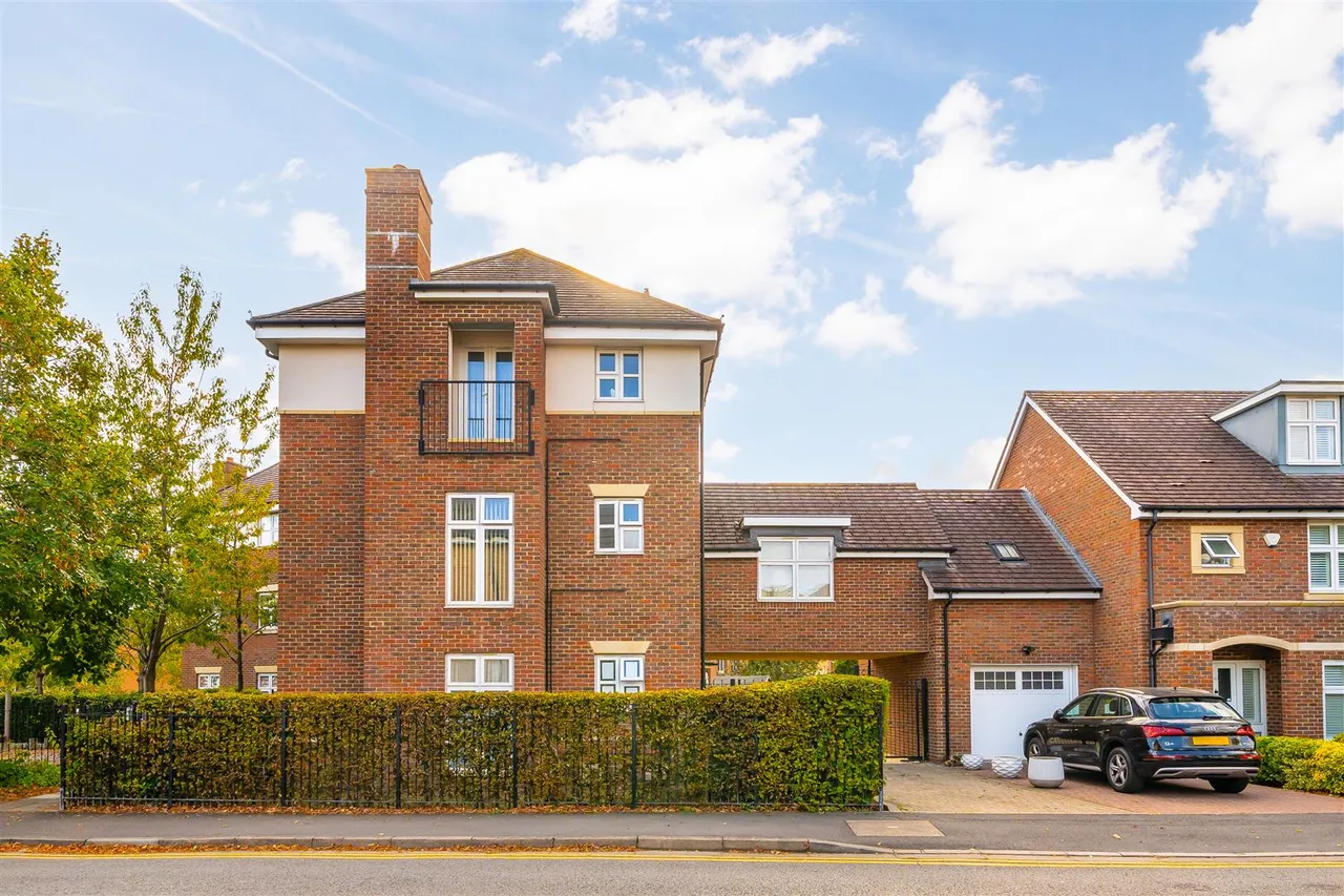 Heacham Avenue, Ickenham, UB10, photo 8