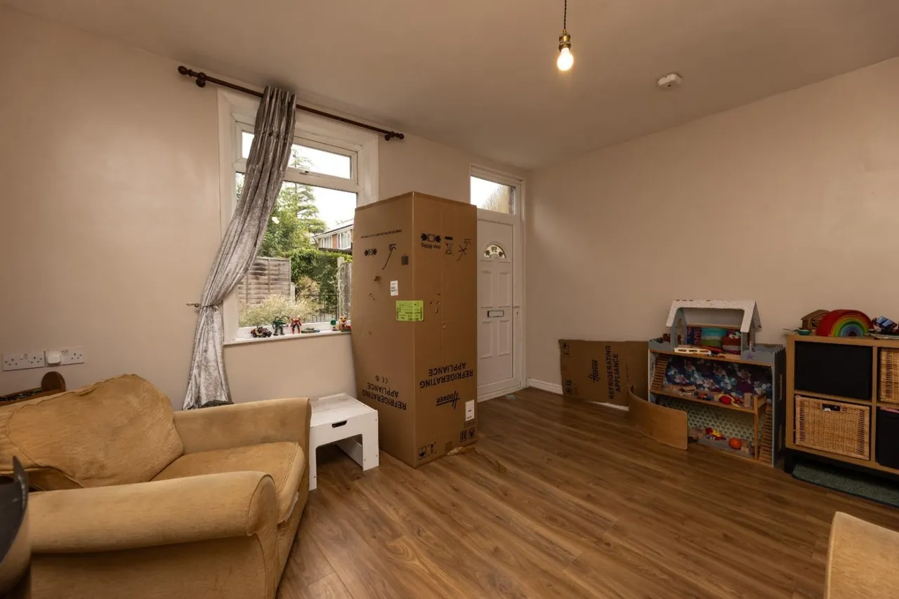 Hollin Hurst, Allerton Bywater, WF10, photo 3