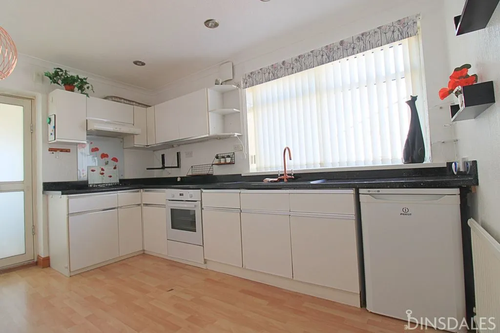 Watty Hall Road, Bradford BD6 3AH, photo 2