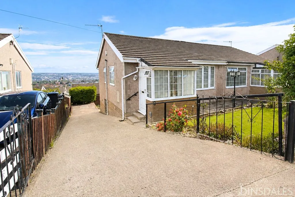 2 bed house for sale — Watty Hall Road, Bradford BD6 3AH