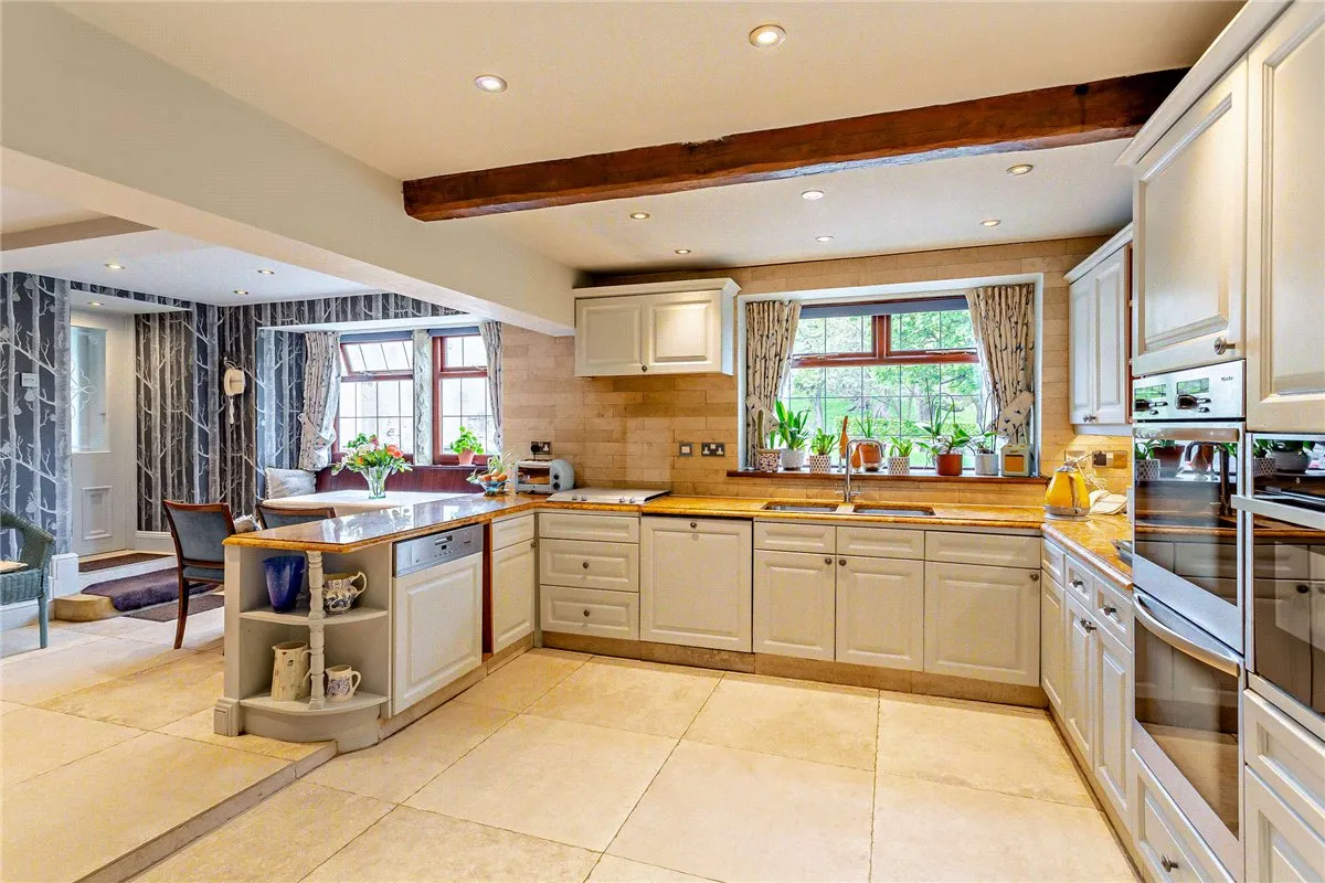 Carlton Lane, Guiseley, LS20, photo 5