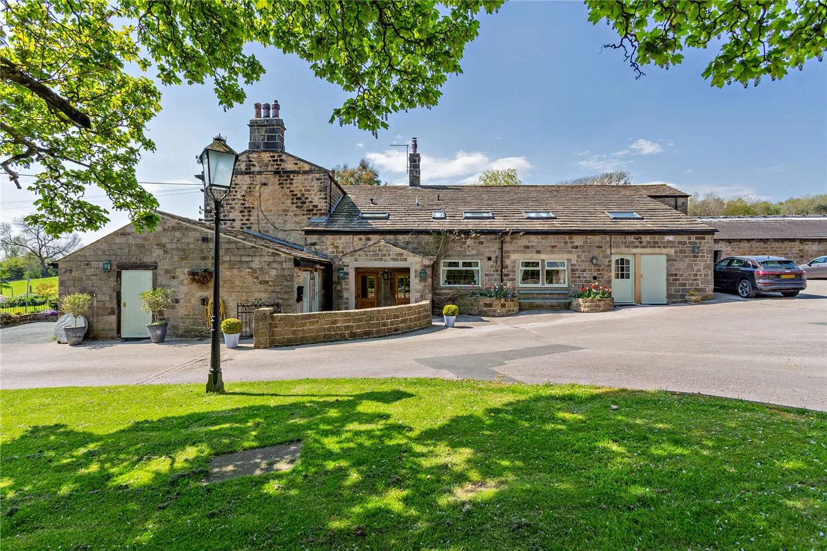Carlton Lane, Guiseley, LS20, photo 4
