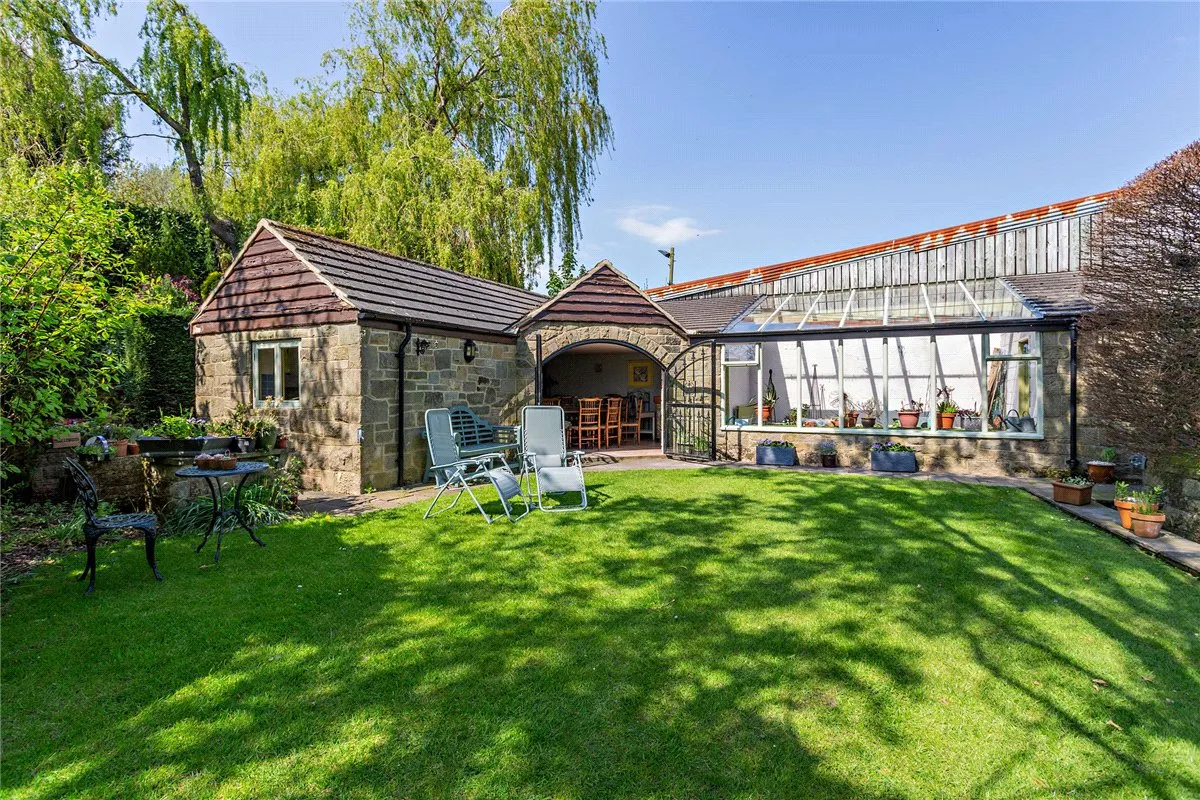 Carlton Lane, Guiseley, LS20, photo 13