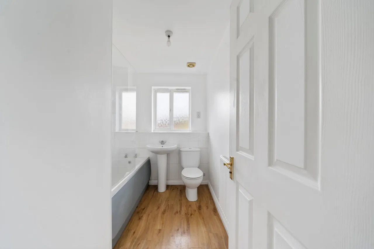 Crystal Close, Platt Bridge, WN2, photo 9