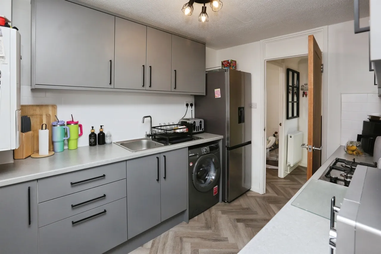 St. Anns Crescent, Gosport, PO12, photo 2