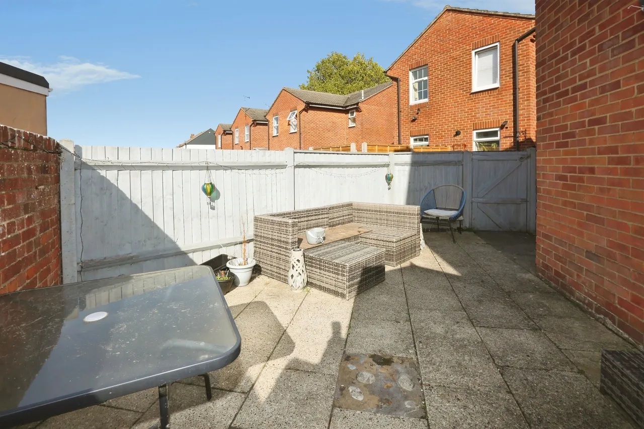 St. Anns Crescent, Gosport, PO12, photo 10