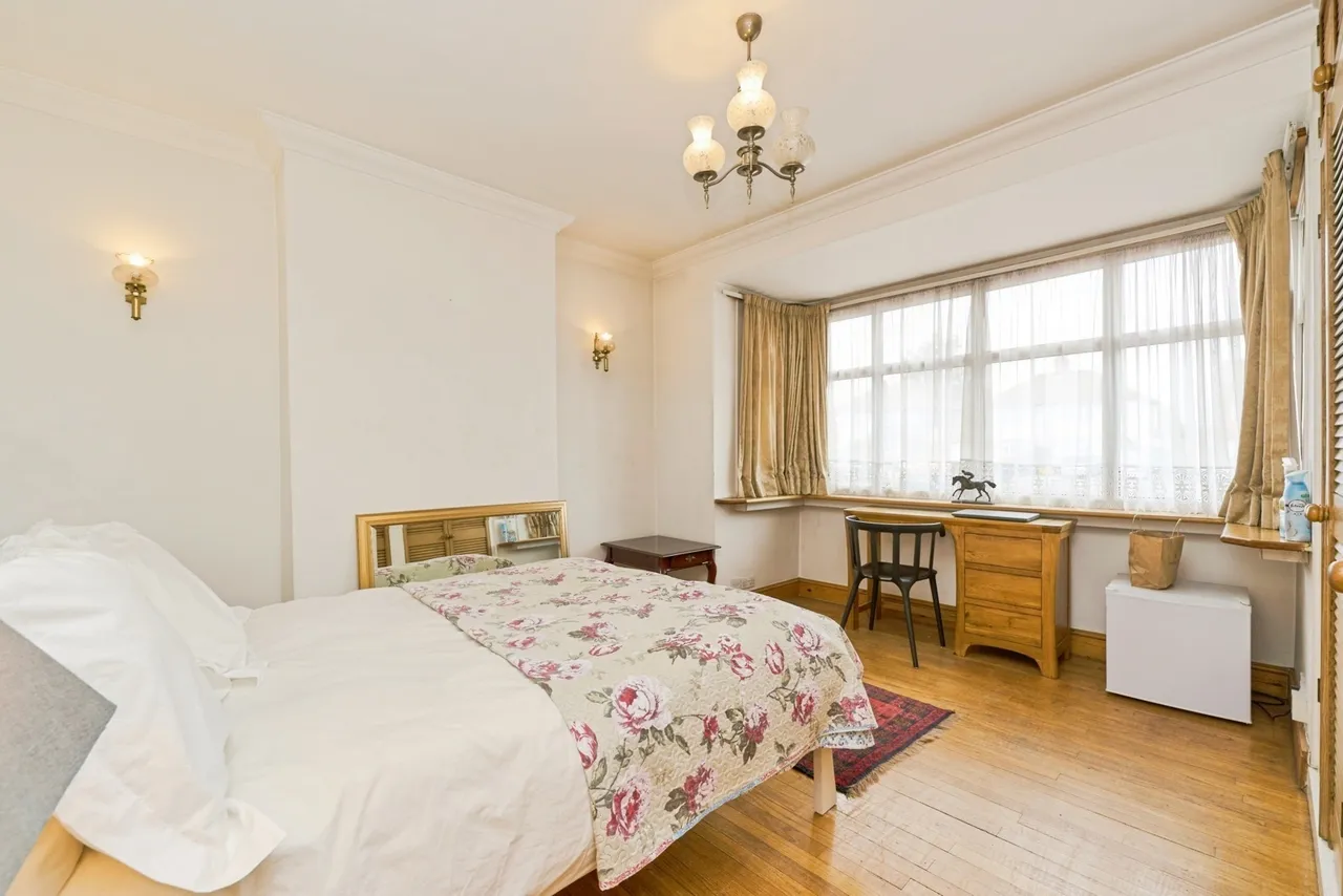 Tolworth Rise North, Surbiton, KT5, photo 9